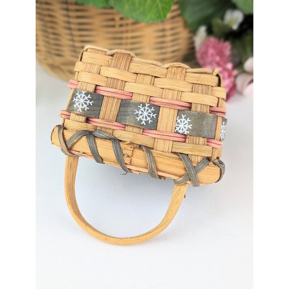 Small Woven Wood Hanging Basket Winter Decor Decorative Woven Basket Pink Blue - Picture 5 of 8